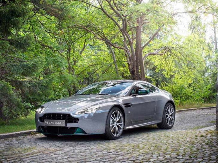 El formidable Aston Martin V8 Vantage S Swedish Forest Edition