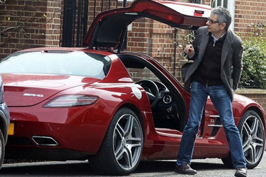 Rowan Atkinson y su espectacular Mercedes SLS AMG