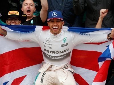 IWC felicita a su embajador Lewis Hamilton por el doble campeonato del mundo