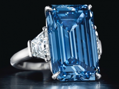 Subastaron un anillo de diamante azul en más de U$S 50 millones de dólares